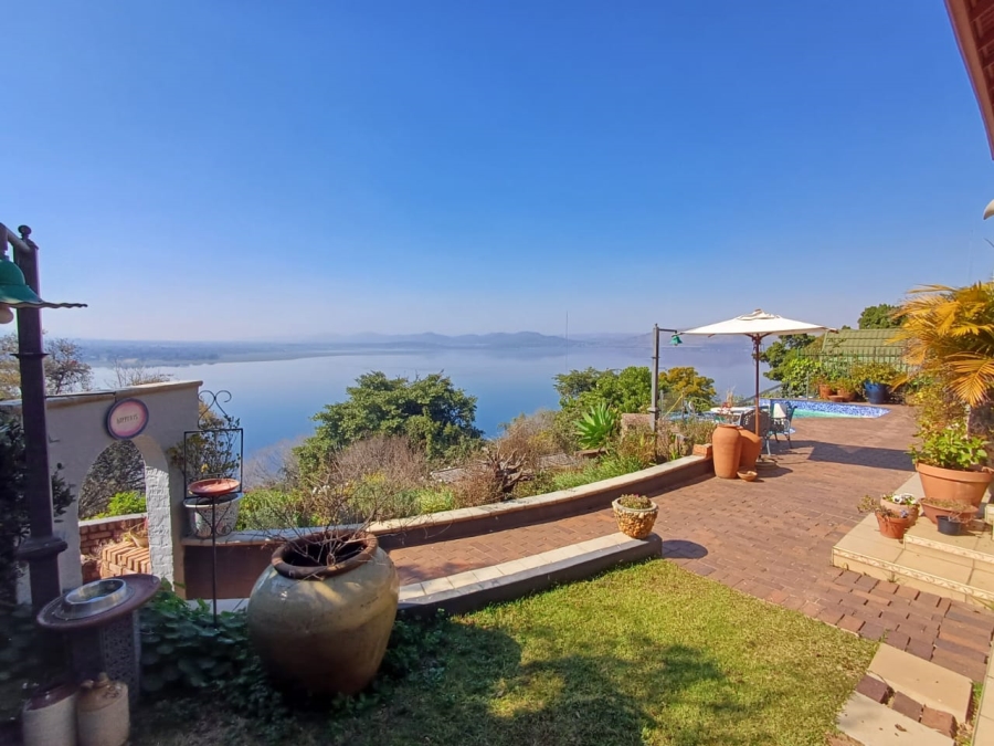 5 Bedroom Property for Sale in Kosmos North West